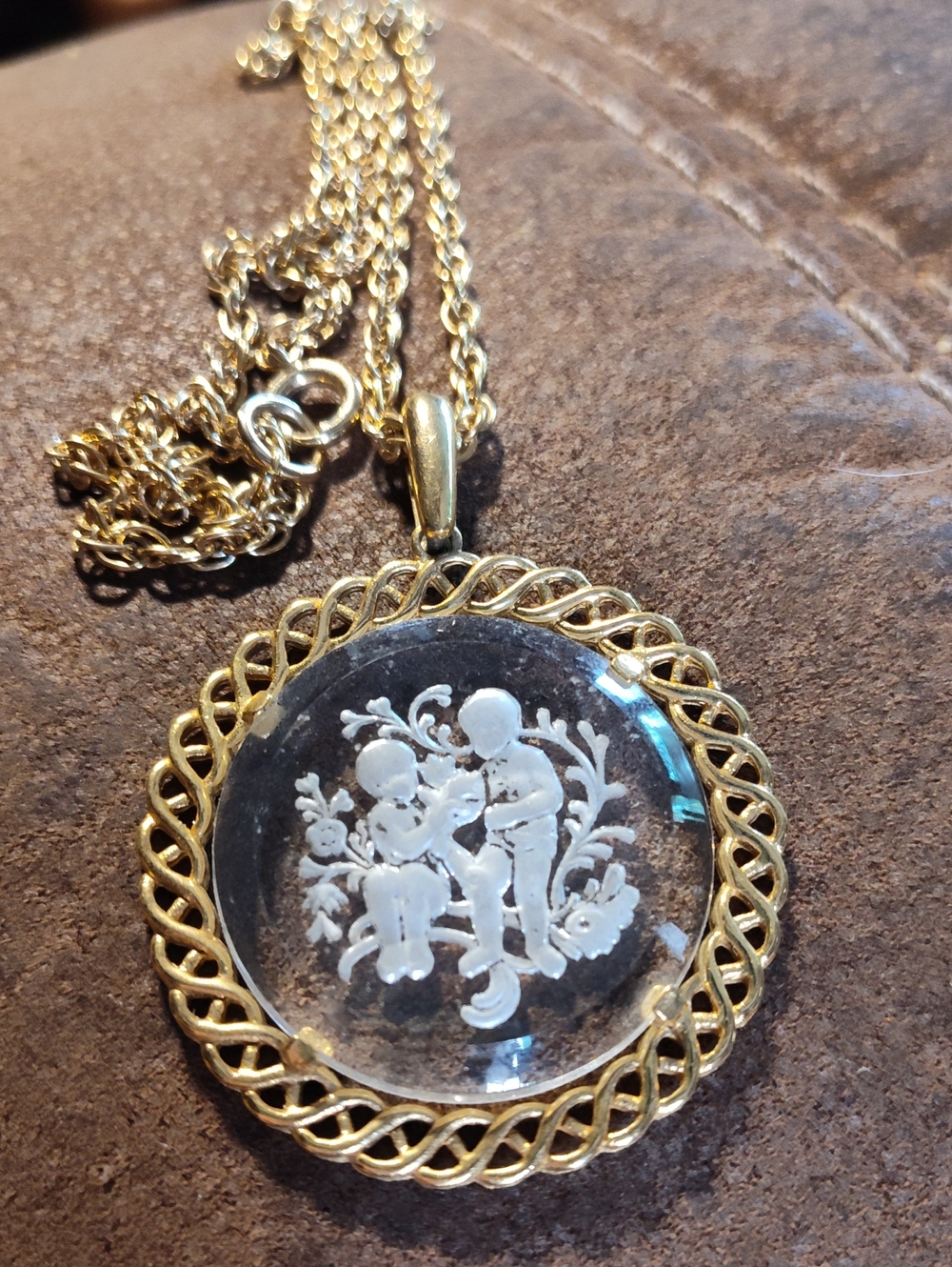 Crown Trifari Zodiac Gemini Twins Gold-plate Intaglio Glass Pendant Necklace 24"